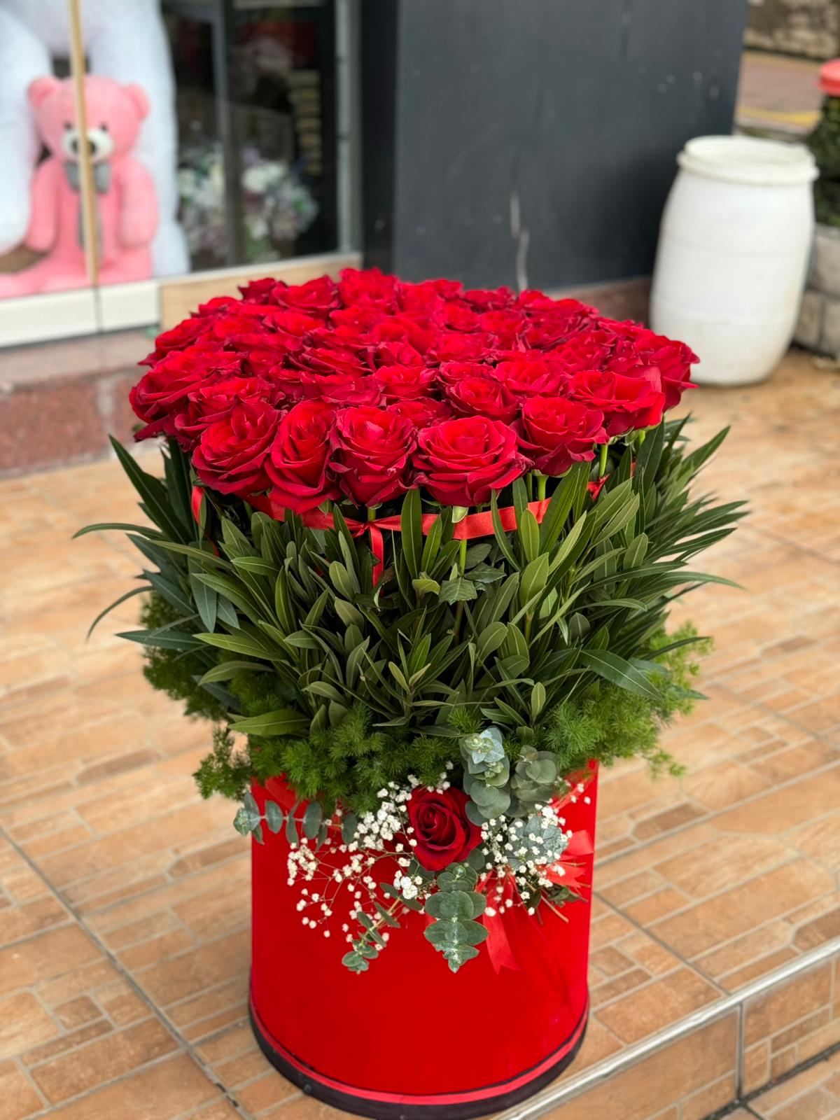 51 ROSES KIRMIZI DEV KUTUDA